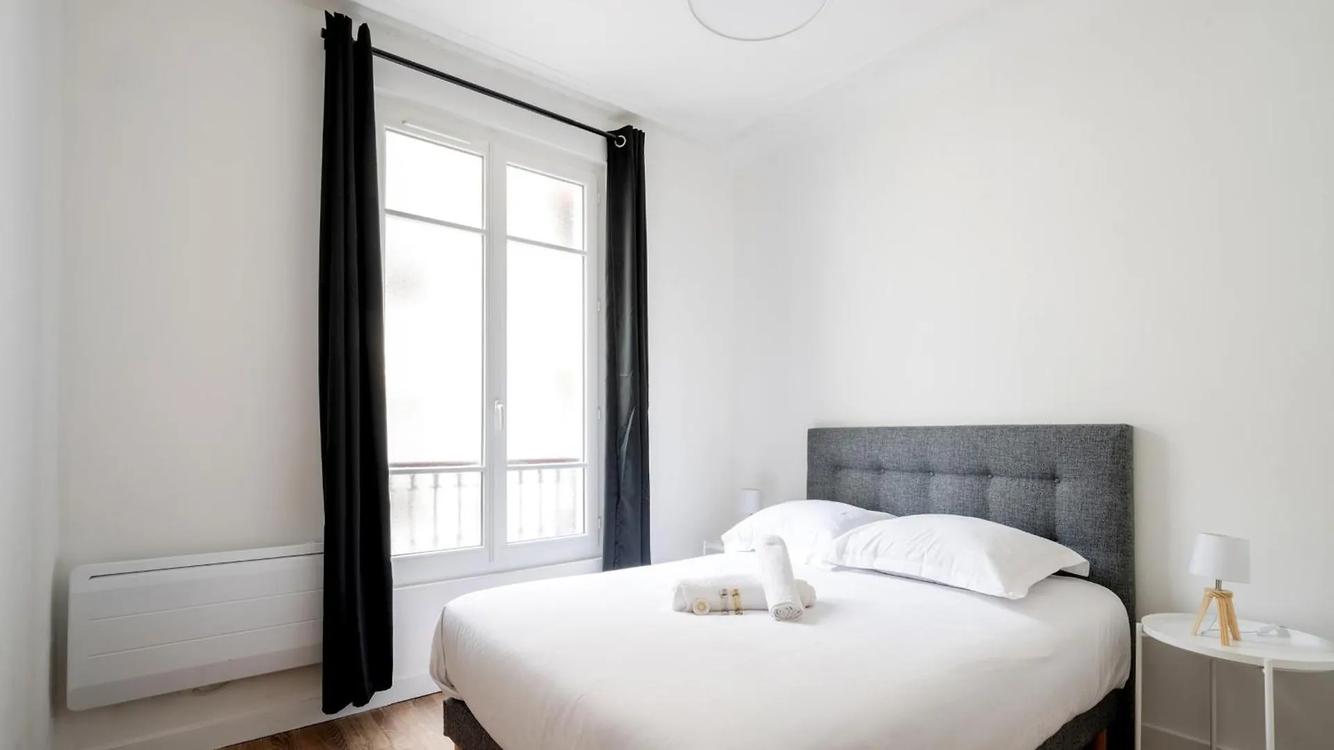 Blanche - Welkeys * Paris